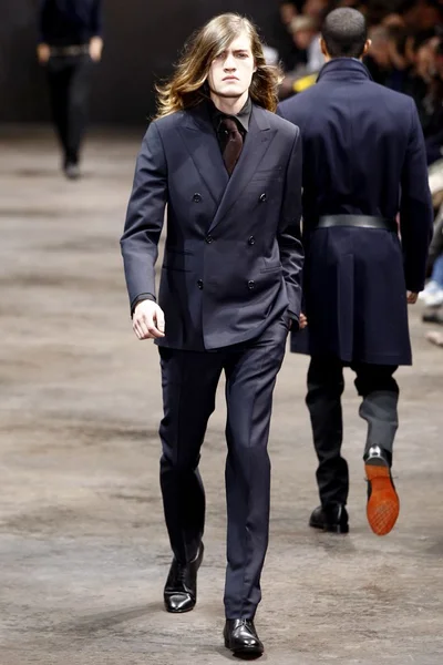 Look 43